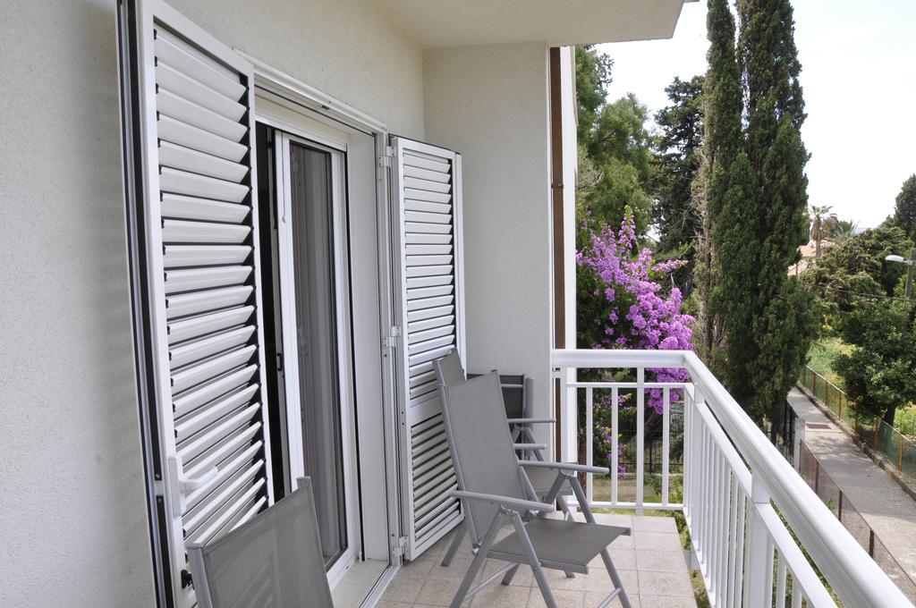 Flora Apartmán *